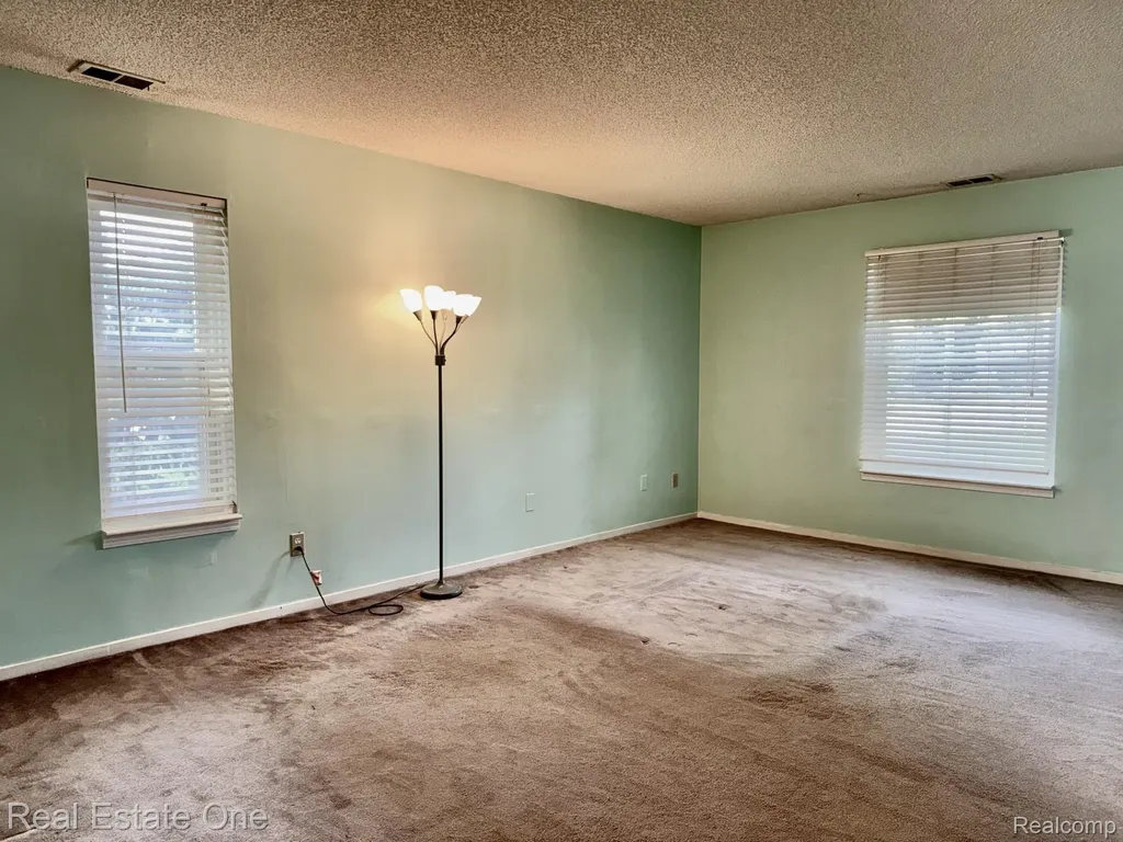 5096 Harbor Oak Drive Waterford Charter Township MI 48329