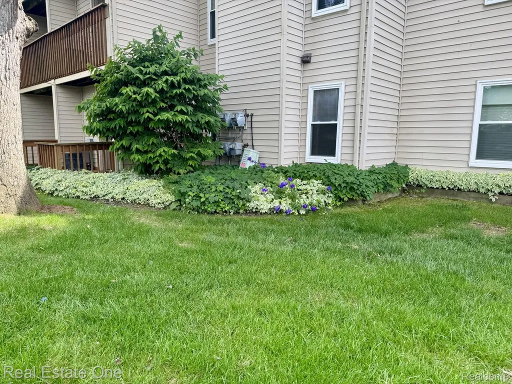5096 Harbor Oak Drive Waterford Charter Township MI 48329