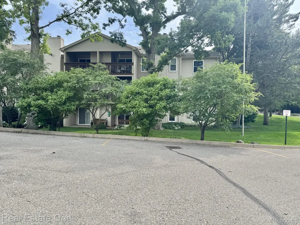 5096 Harbor Oak Drive Waterford Charter Township MI 48329