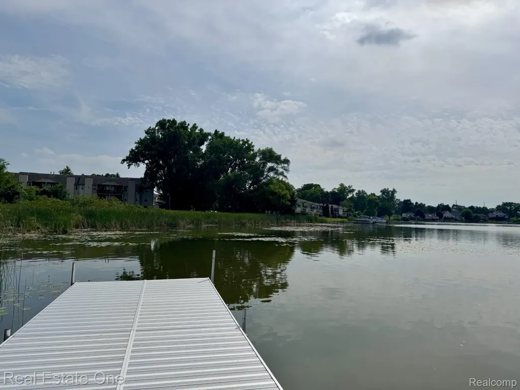 5096 Harbor Oak Drive Waterford Charter Township MI 48329