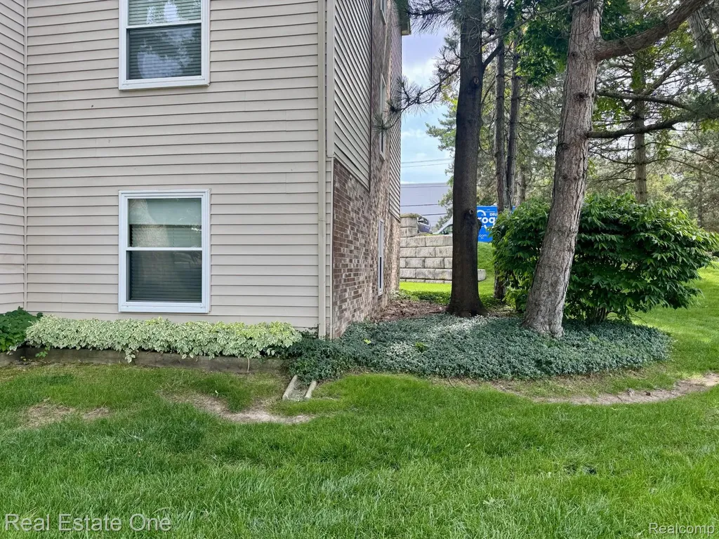 5096 Harbor Oak Drive Waterford Charter Township MI 48329