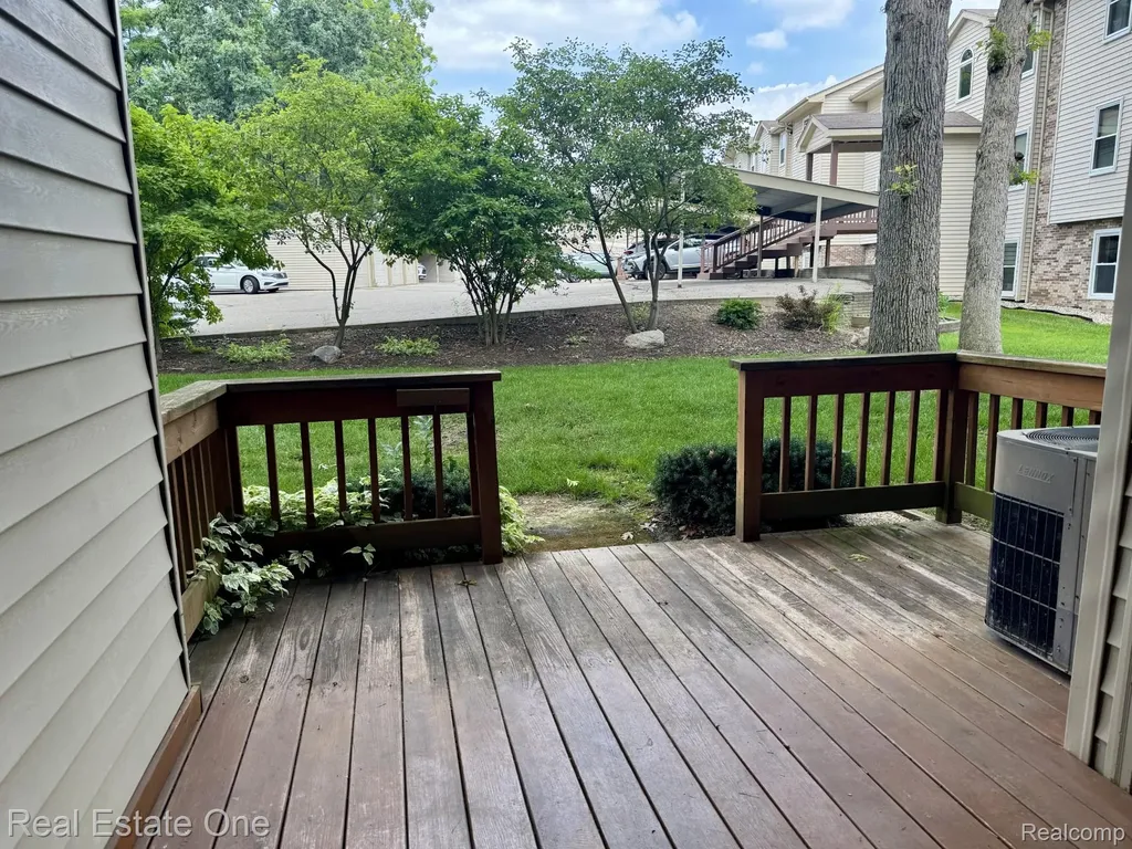 5096 Harbor Oak Drive Waterford Charter Township MI 48329