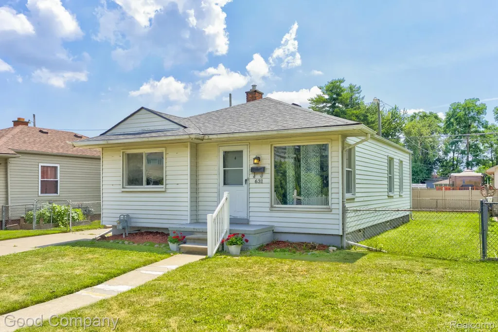 631 Saint Johns Street Wyandotte City MI 48192