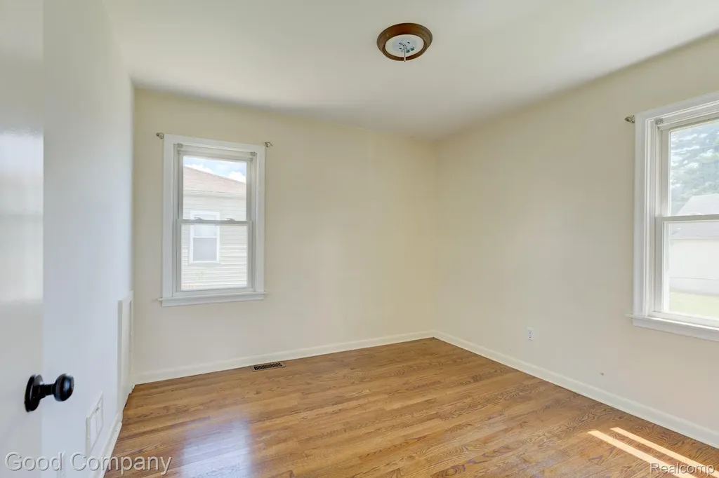 631 Saint Johns Street Wyandotte City MI 48192