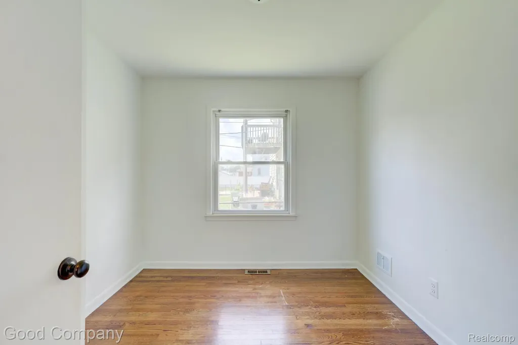 631 Saint Johns Street Wyandotte City MI 48192
