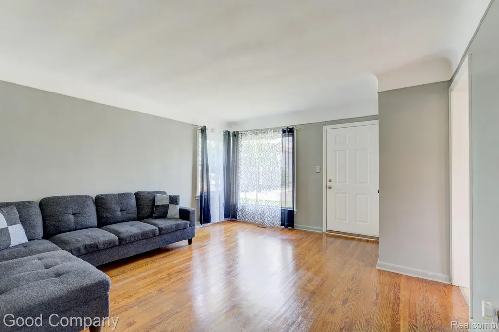 631 Saint Johns Street Wyandotte City MI 48192