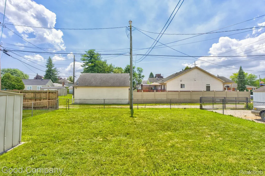 631 Saint Johns Street Wyandotte City MI 48192