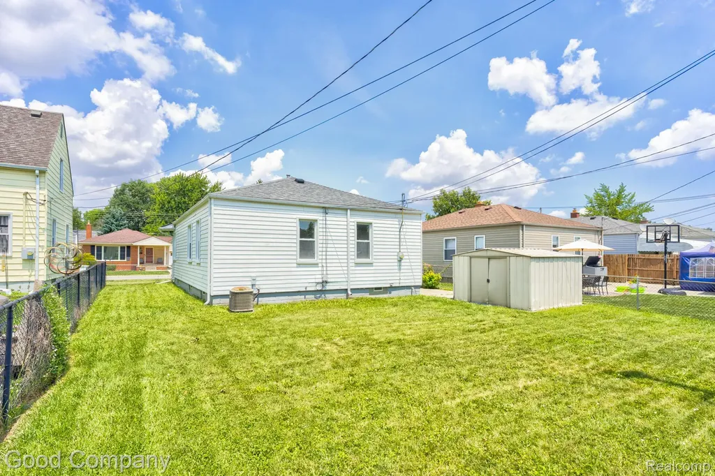 631 Saint Johns Street Wyandotte City MI 48192