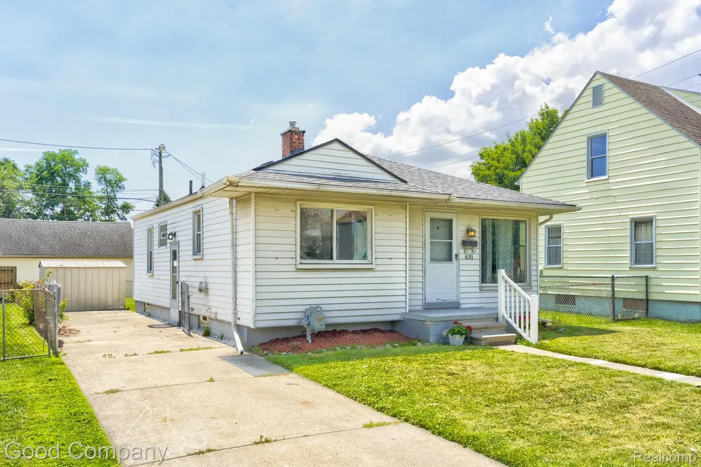 631 Saint Johns Street Wyandotte City MI 48192