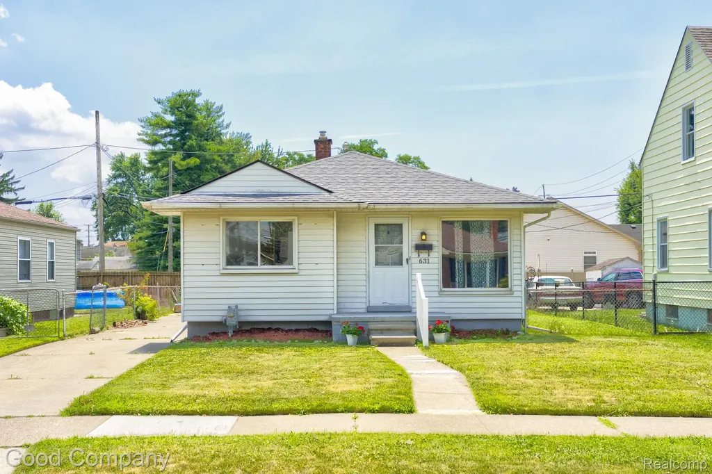 631 Saint Johns Street Wyandotte City MI 48192