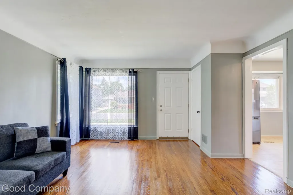 631 Saint Johns Street Wyandotte City MI 48192