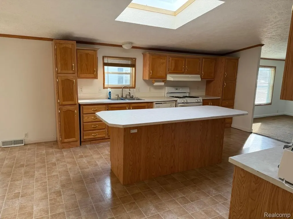 1994 Lovell Court Milford Charter Township MI 48381