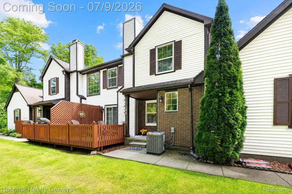196 Barrington Circle Orion Charter Township MI 48360