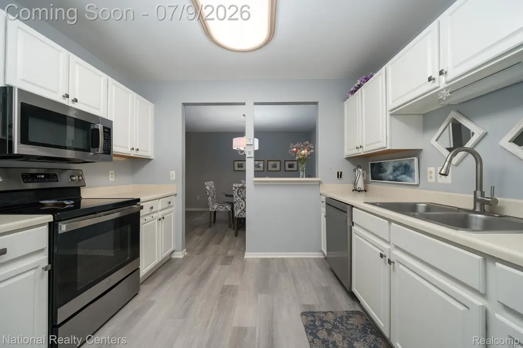 196 Barrington Circle Orion Charter Township MI 48360