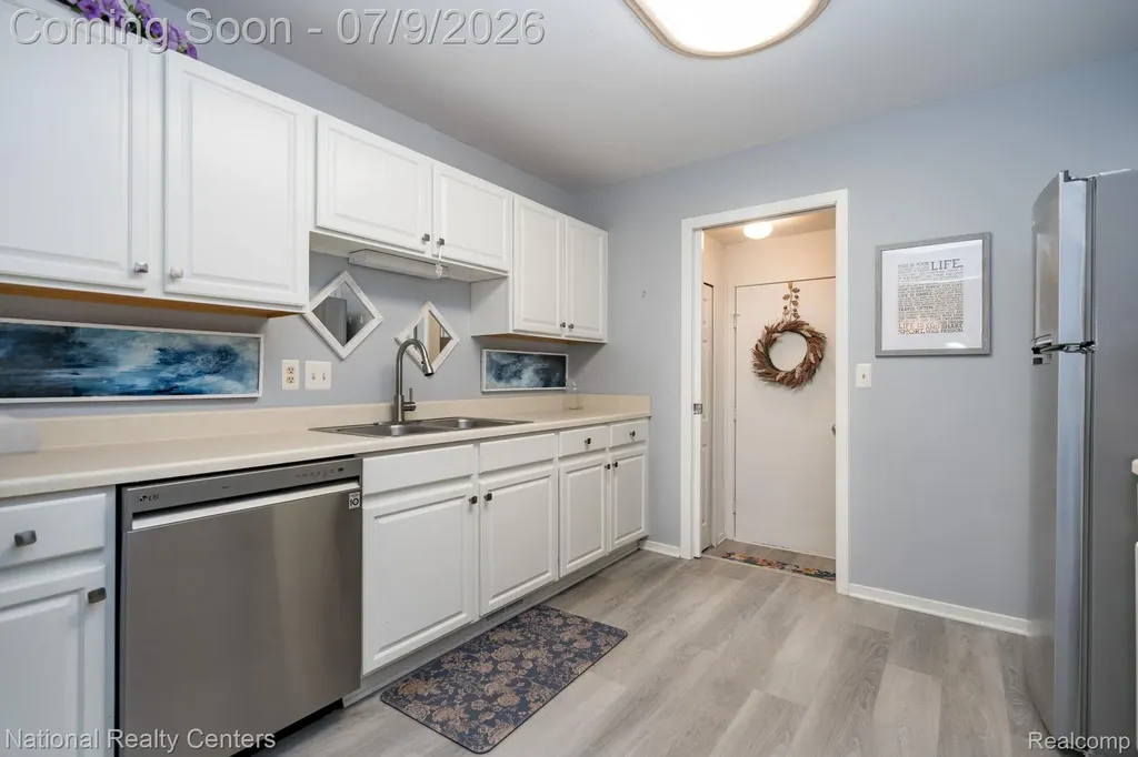 196 Barrington Circle Orion Charter Township MI 48360