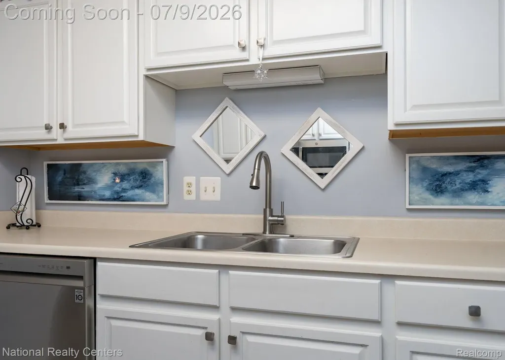 196 Barrington Circle Orion Charter Township MI 48360