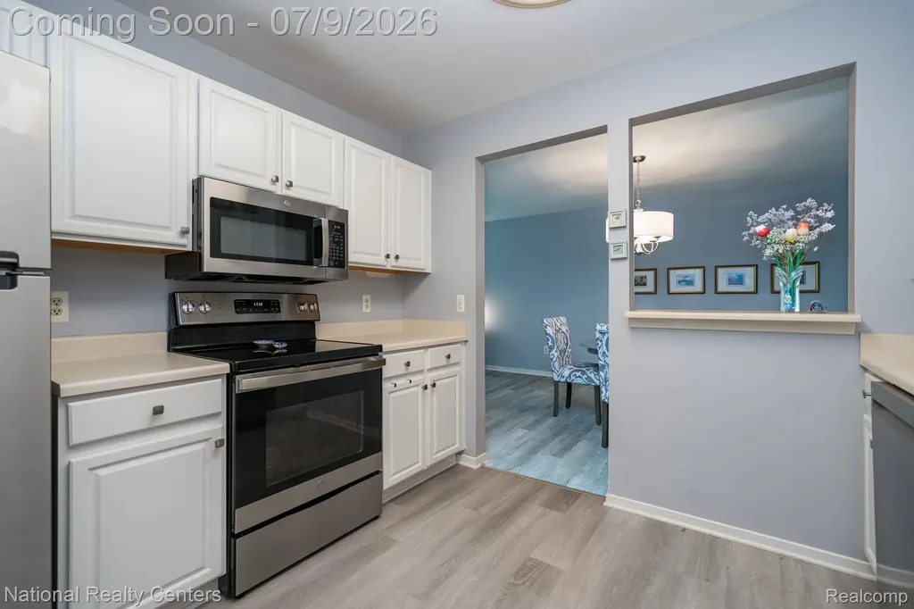 196 Barrington Circle Orion Charter Township MI 48360