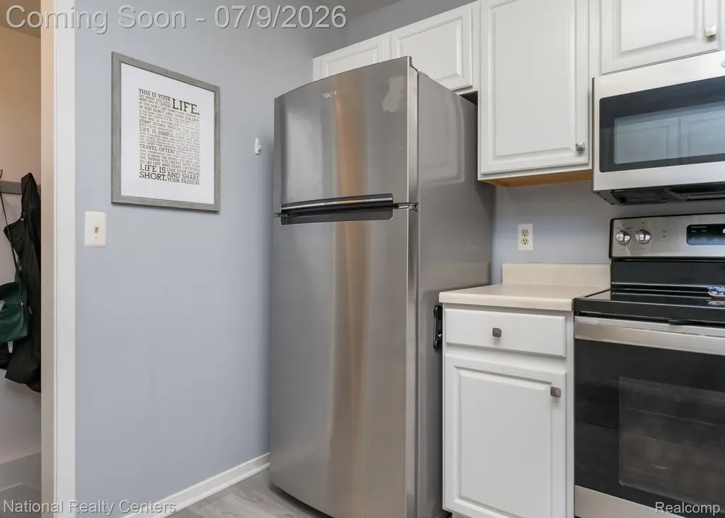 196 Barrington Circle Orion Charter Township MI 48360