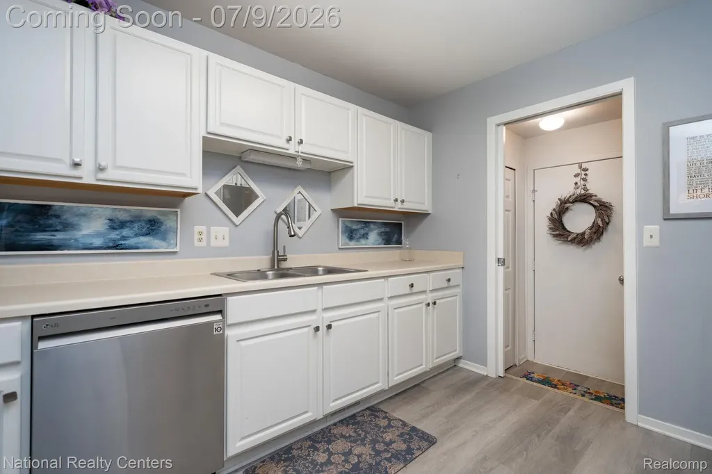 196 Barrington Circle Orion Charter Township MI 48360