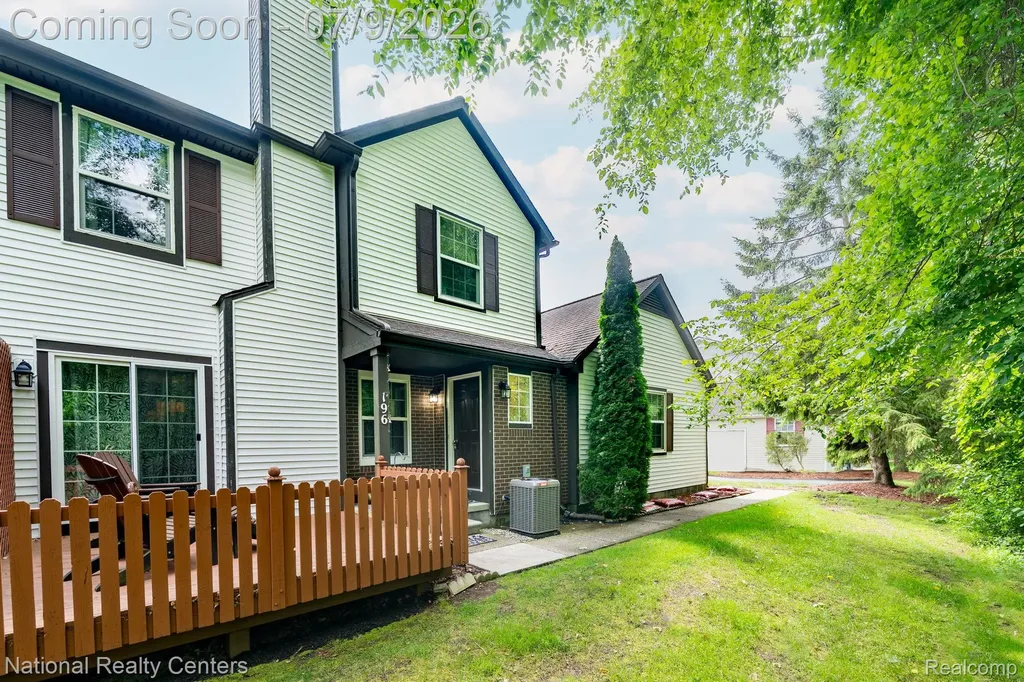 196 Barrington Circle Orion Charter Township MI 48360