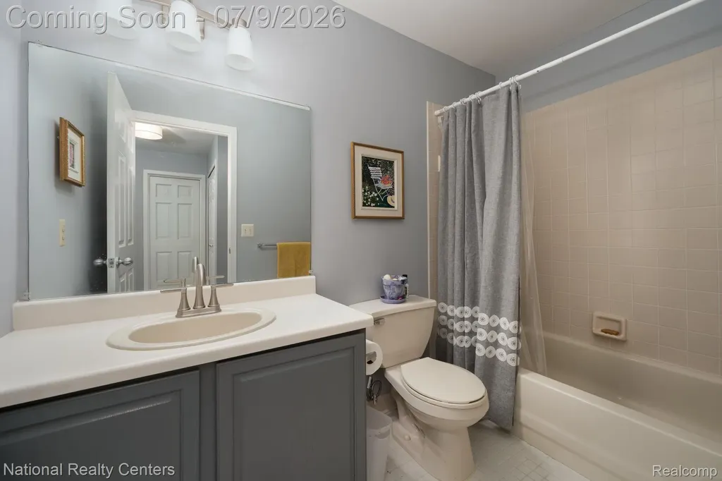 196 Barrington Circle Orion Charter Township MI 48360