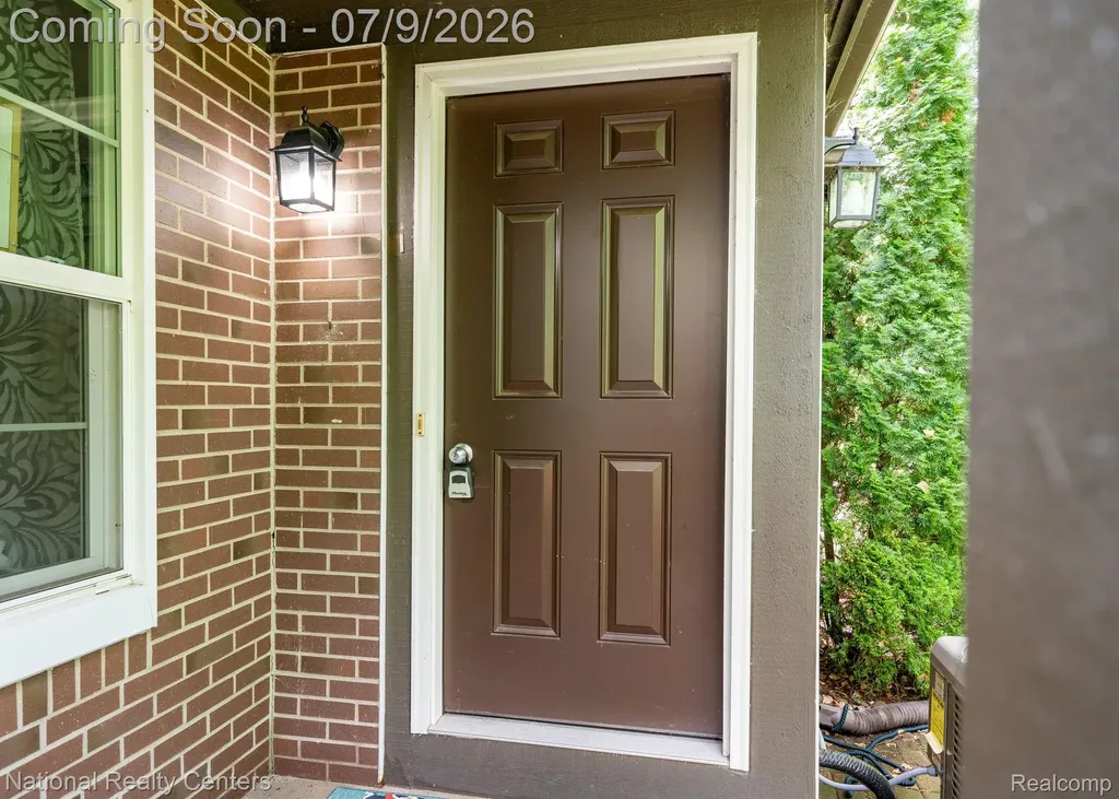 196 Barrington Circle Orion Charter Township MI 48360