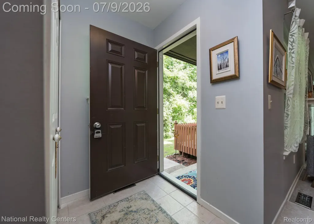196 Barrington Circle Orion Charter Township MI 48360