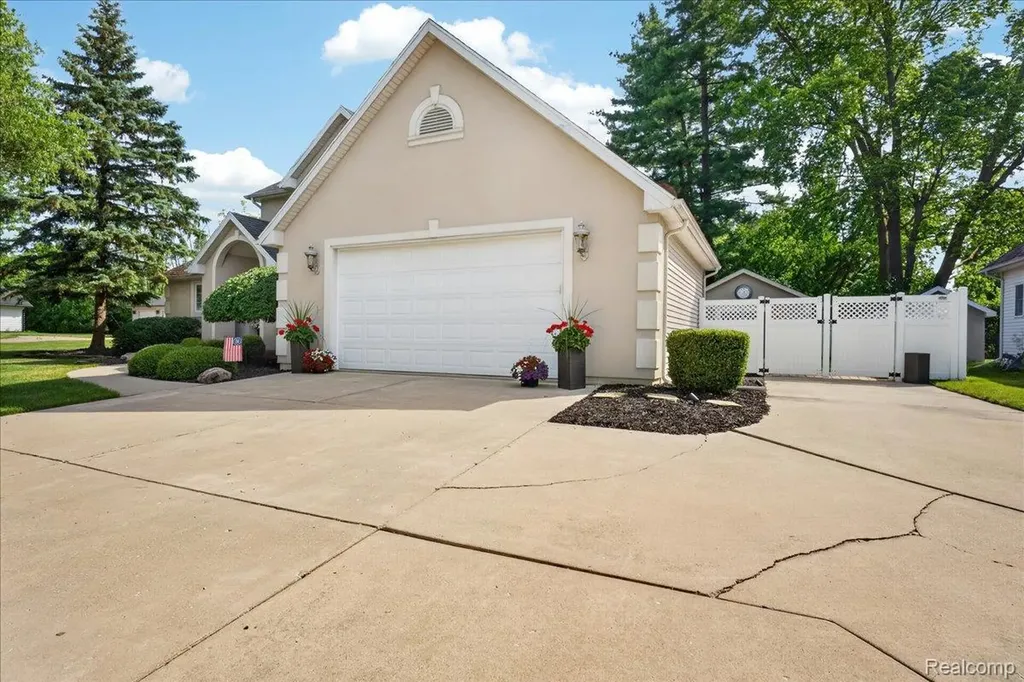 150 River Park Place Dundee Village MI 48131