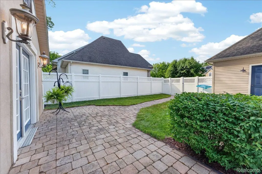 150 River Park Place Dundee Village MI 48131