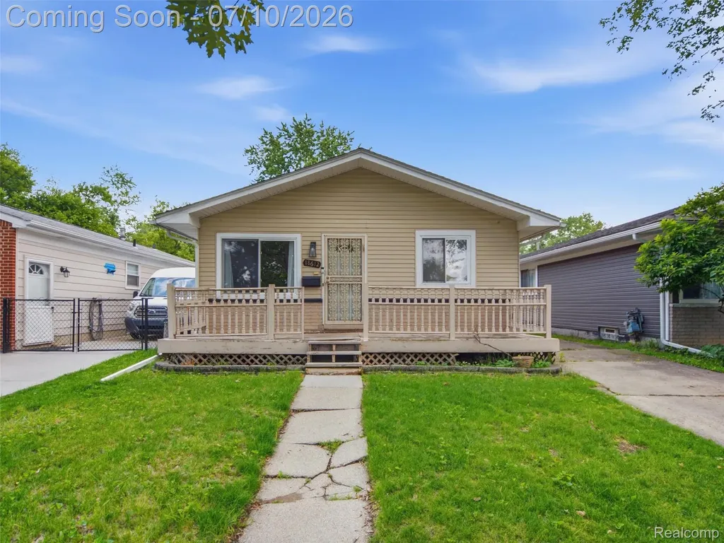 18612 Kinloch Redford Charter Township MI 48240