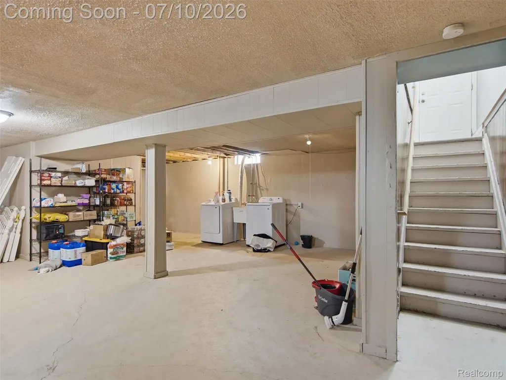 18612 Kinloch Redford Charter Township MI 48240