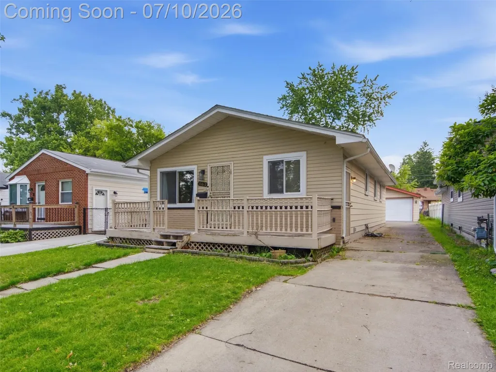 18612 Kinloch Redford Charter Township MI 48240