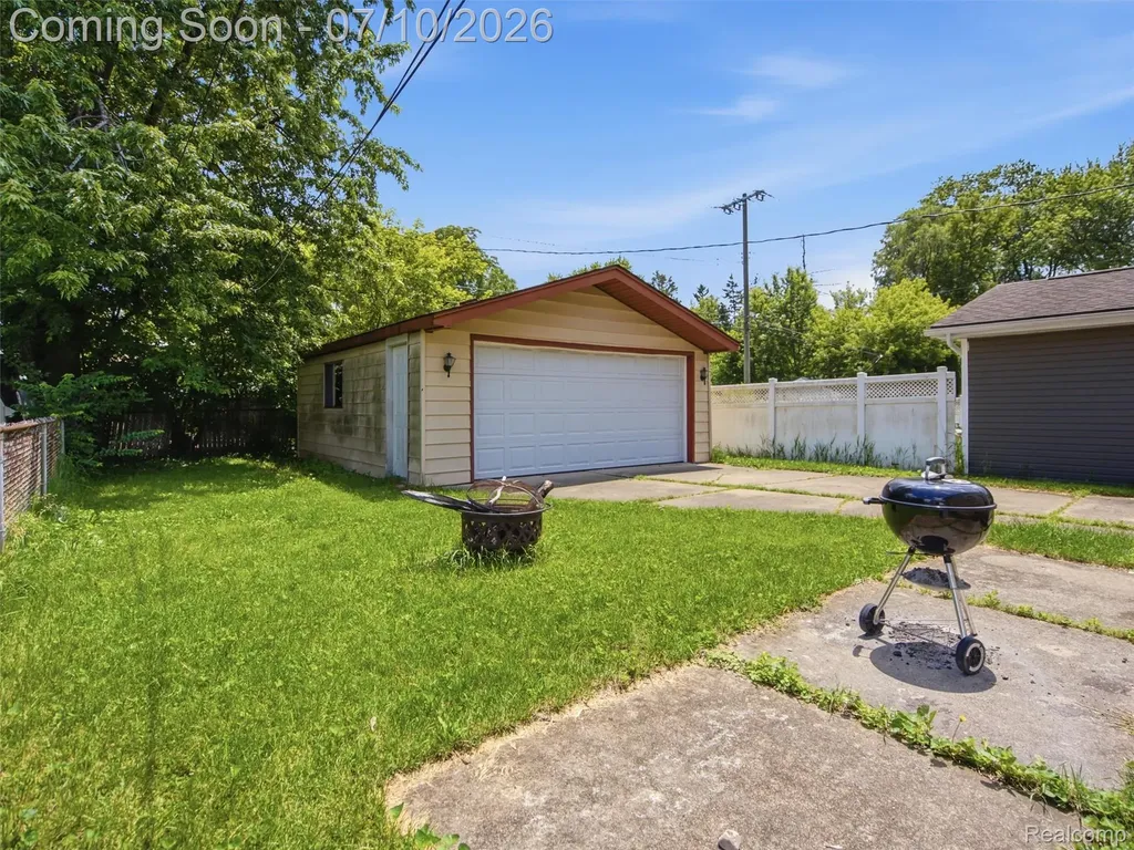 18612 Kinloch Redford Charter Township MI 48240