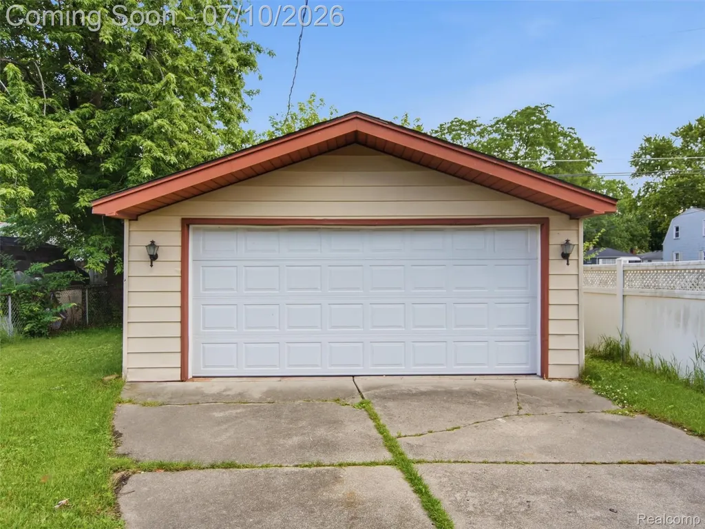 18612 Kinloch Redford Charter Township MI 48240