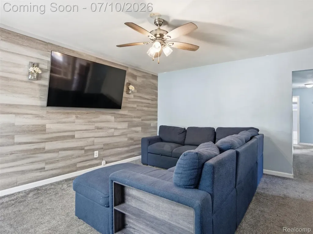 18612 Kinloch Redford Charter Township MI 48240