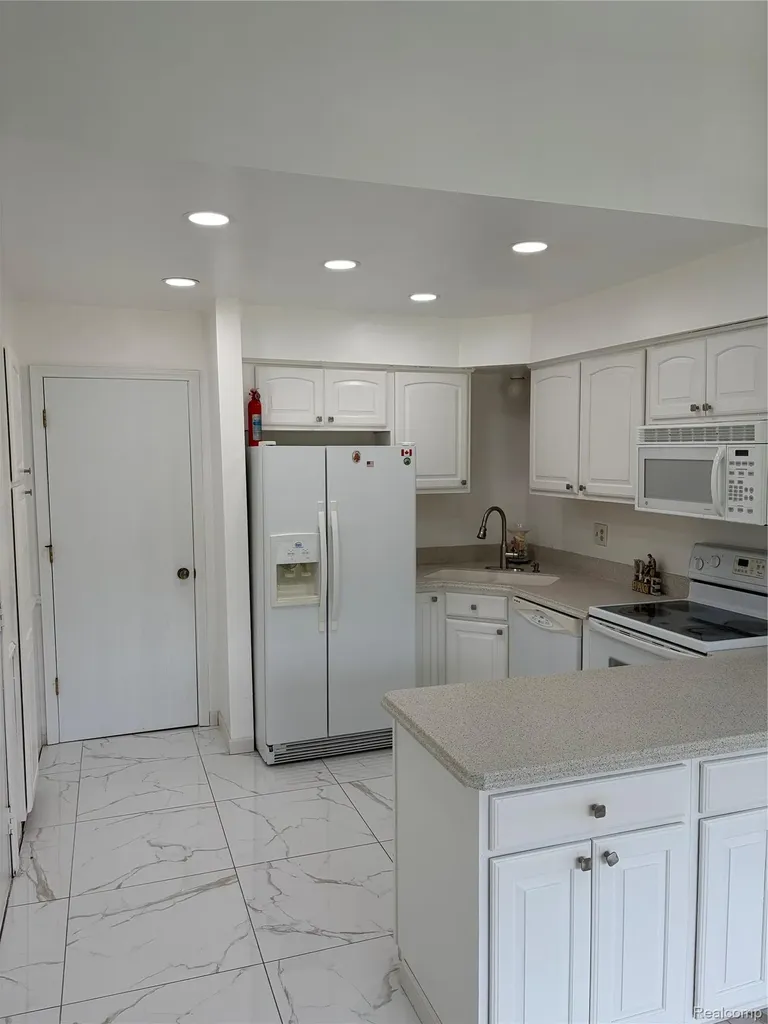 38763 Windmill Pointe N Clinton Charter Township MI 48038