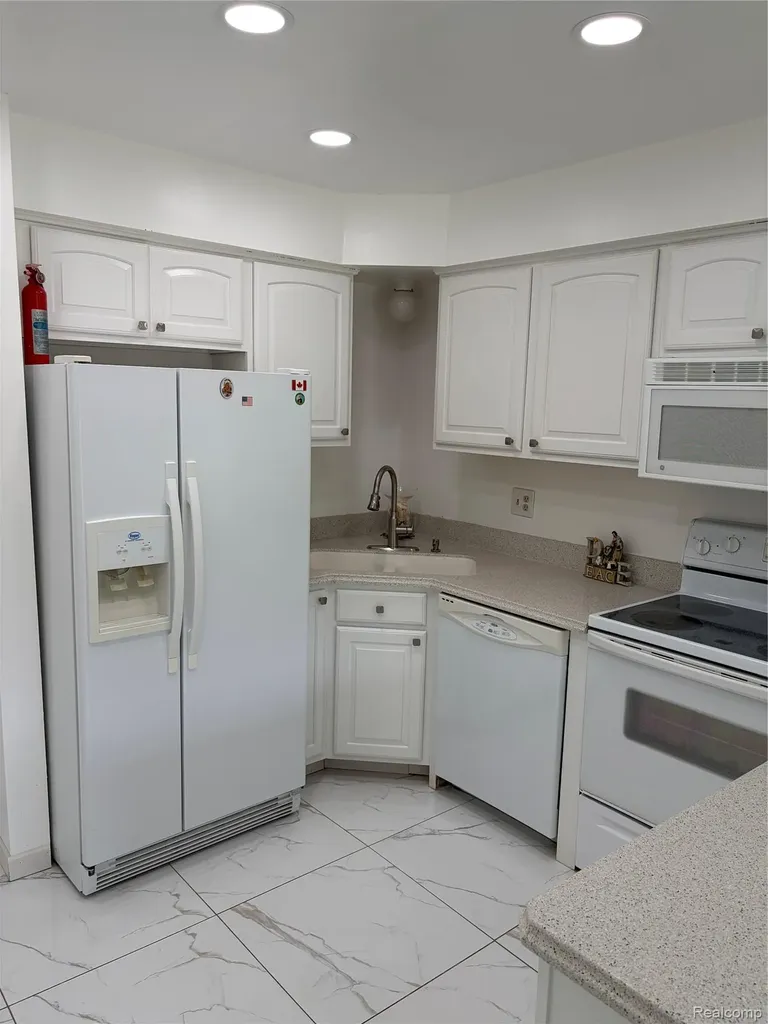 38763 Windmill Pointe N Clinton Charter Township MI 48038