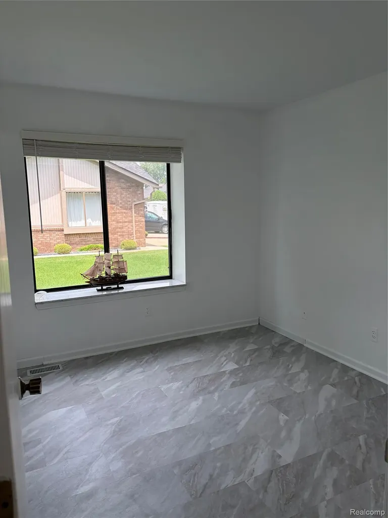 38763 Windmill Pointe N Clinton Charter Township MI 48038