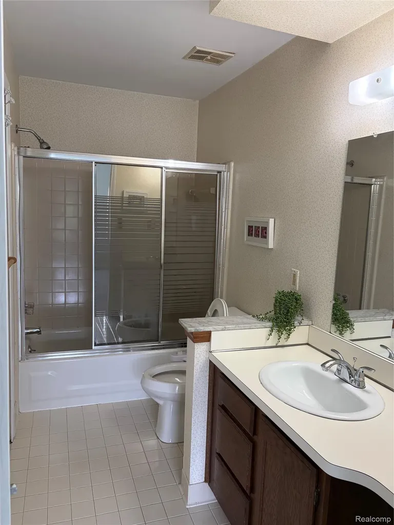 38763 Windmill Pointe N Clinton Charter Township MI 48038
