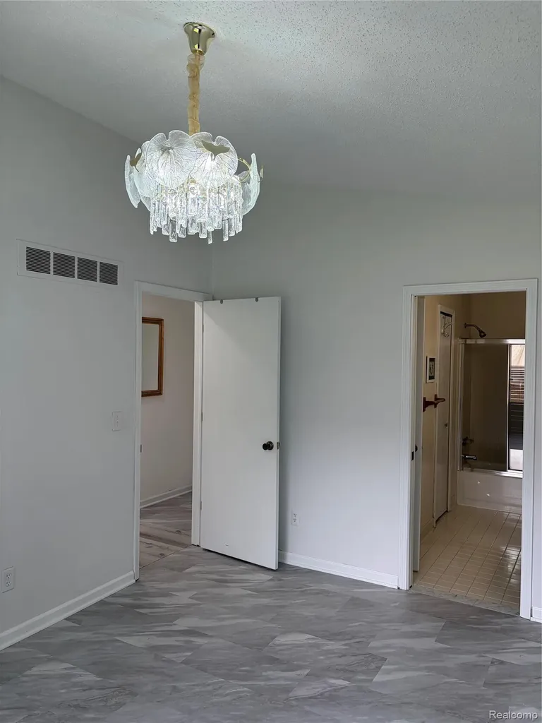 38763 Windmill Pointe N Clinton Charter Township MI 48038