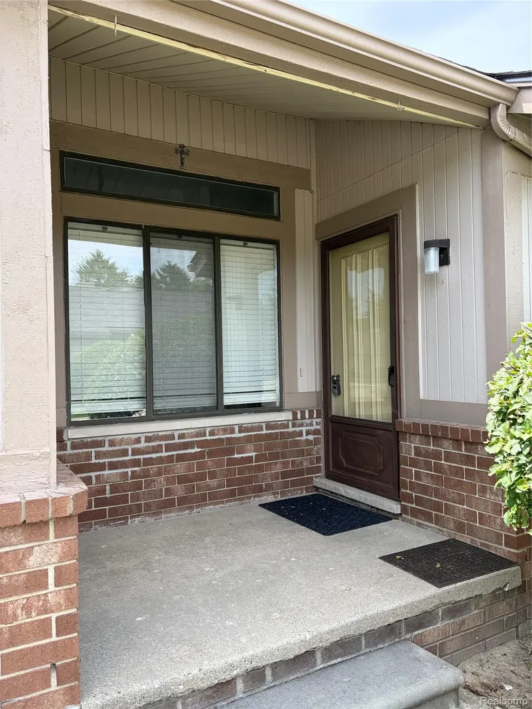 38763 Windmill Pointe N Clinton Charter Township MI 48038