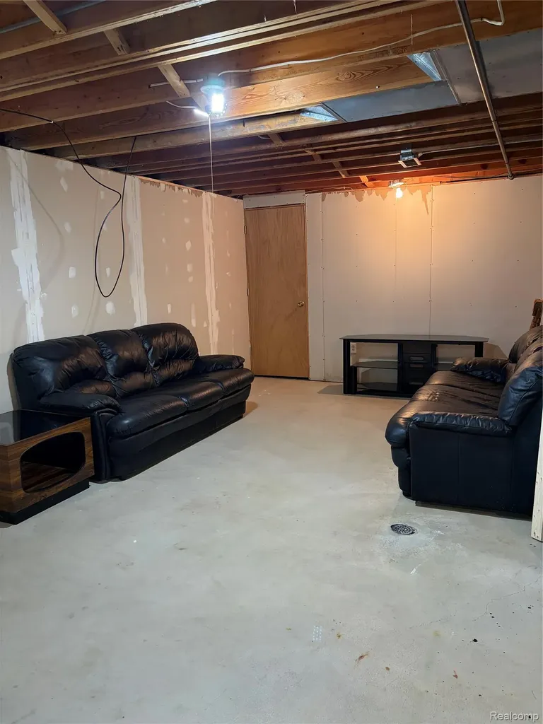 38763 Windmill Pointe N Clinton Charter Township MI 48038