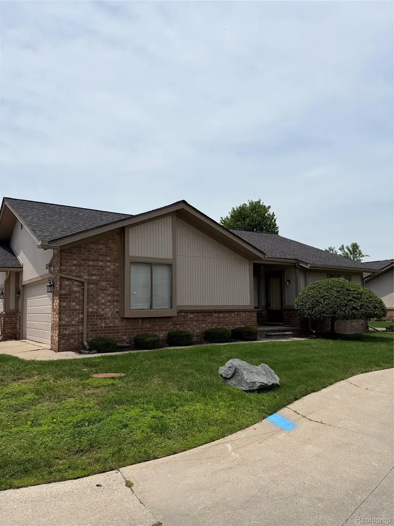 38763 Windmill Pointe N Clinton Charter Township MI 48038