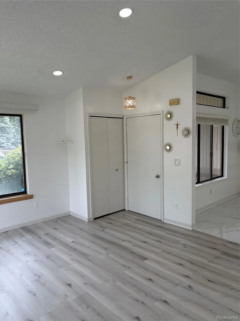 38763 Windmill Pointe N Clinton Charter Township MI 48038