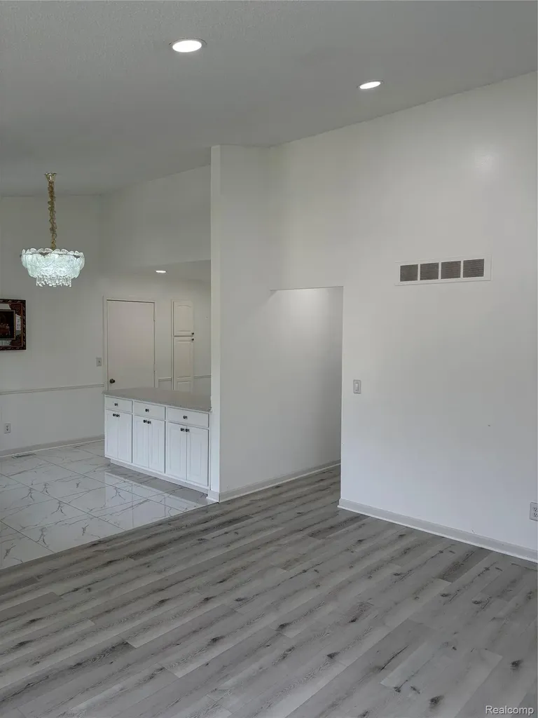 38763 Windmill Pointe N Clinton Charter Township MI 48038