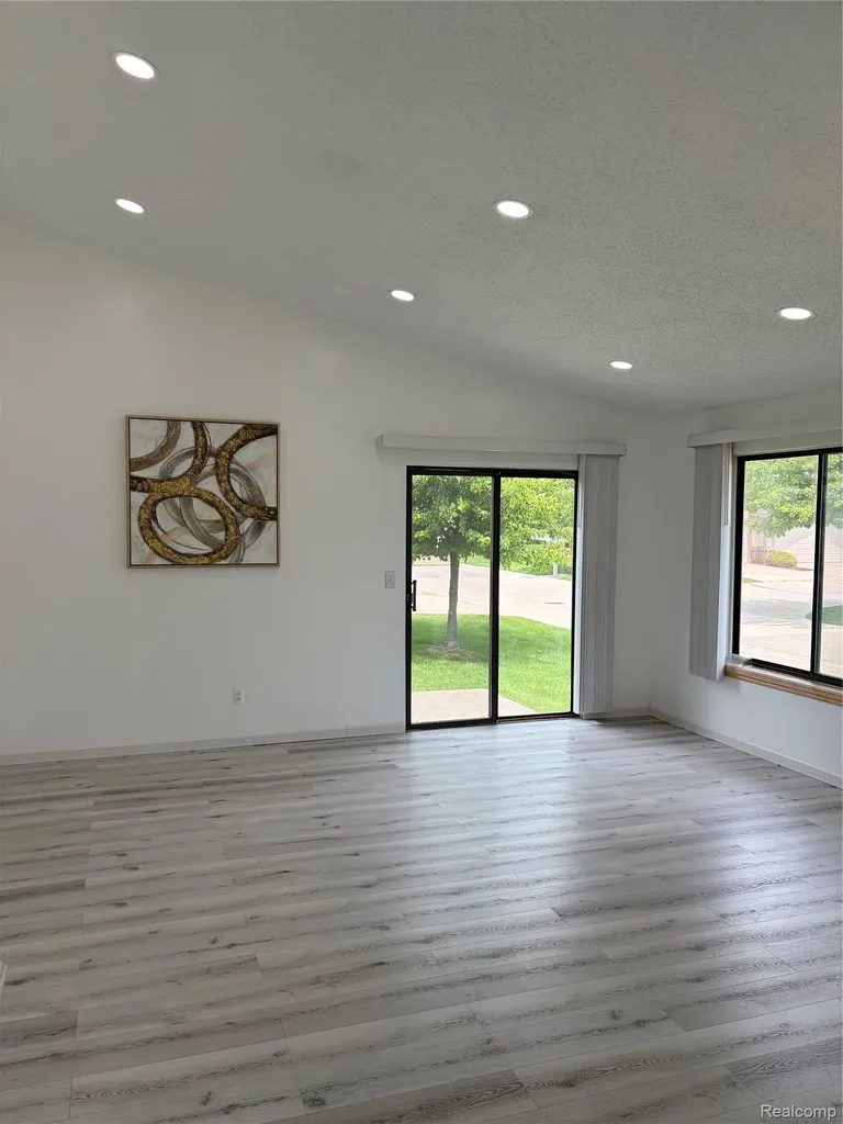 38763 Windmill Pointe N Clinton Charter Township MI 48038
