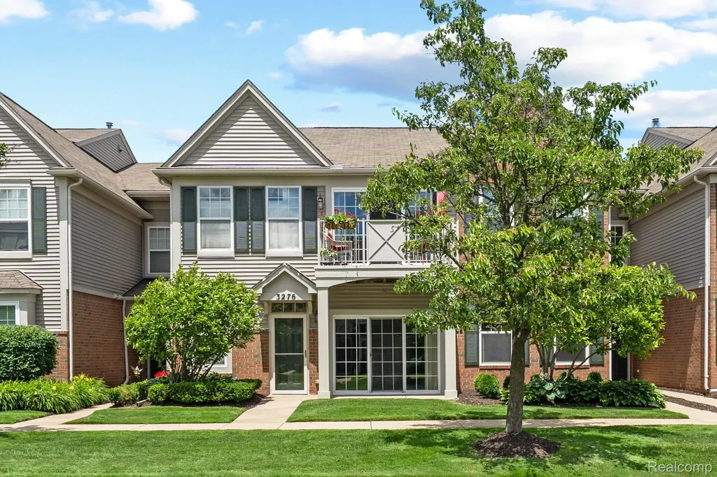 3276 Theodore E Wixom City MI 48393
