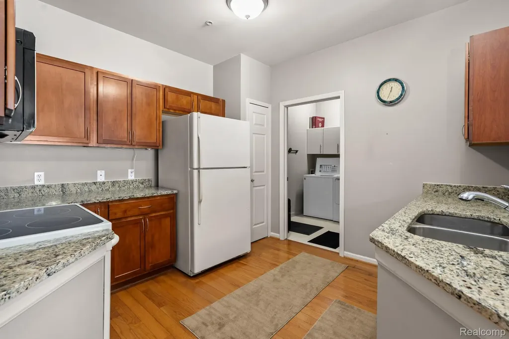 3276 Theodore E Wixom City MI 48393