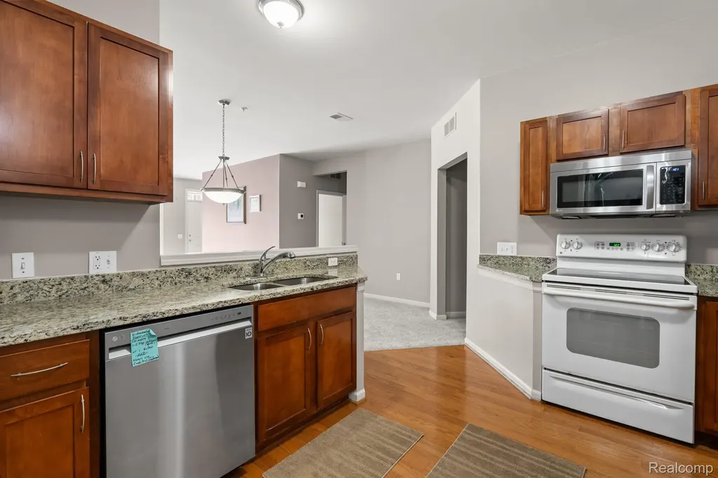 3276 Theodore E Wixom City MI 48393