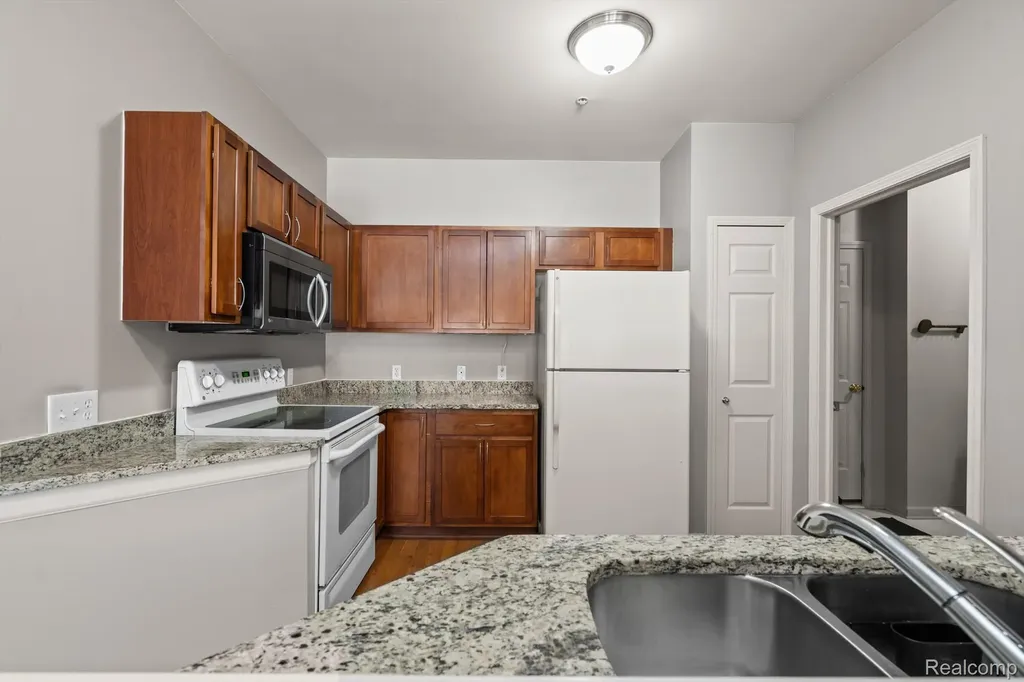 3276 Theodore E Wixom City MI 48393